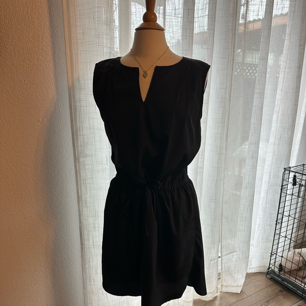 Black sleeves tie waist dress. Size M